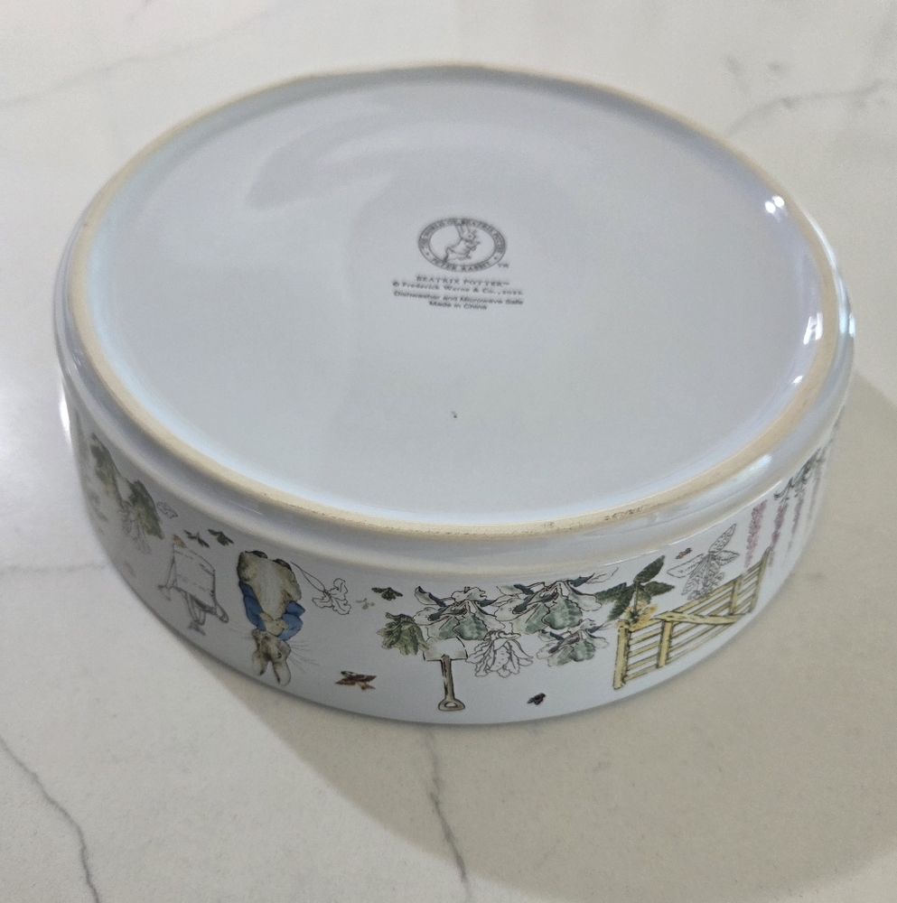 Peter Rabbit Spring Garden Round Casserole Dish - Picture 4 of 13